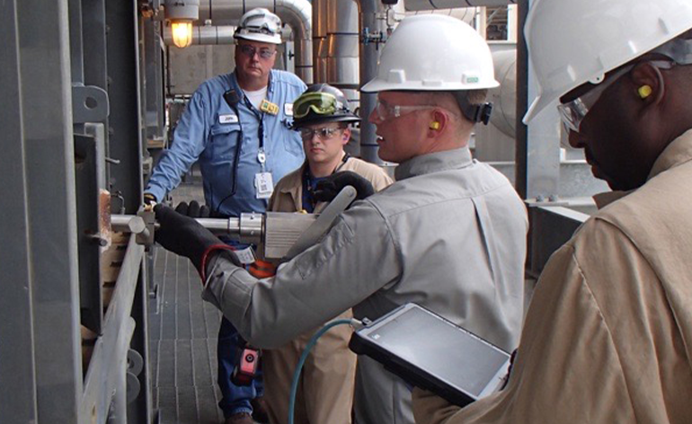 What is the Right Wavelength for Hydrocarbon and Petrochemical Industry Furnace Applications?